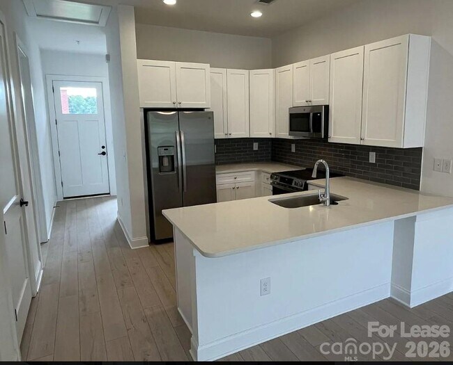 Building Photo - 19546 Greentree Way