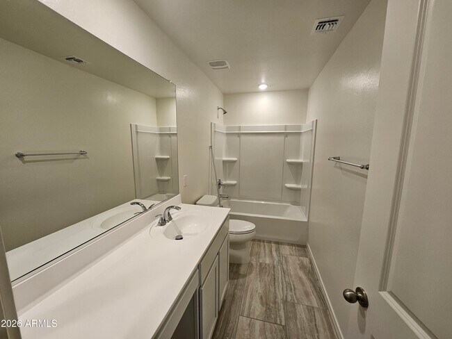 Building Photo - 3010 E Augusta Ave