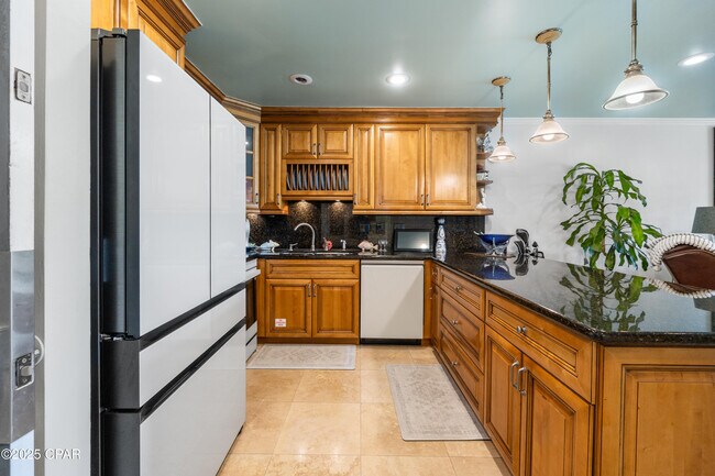 Primary Photo - 4725 Bay Point Rd