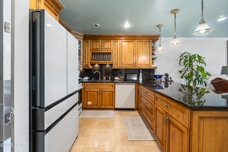 Building Photo - 4725 Bay Point Rd