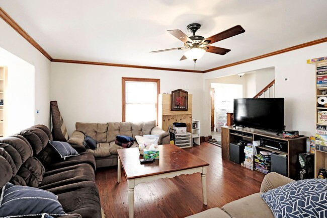 Building Photo - Spacious Fry’s Spring Home – Great Layout for Roommates