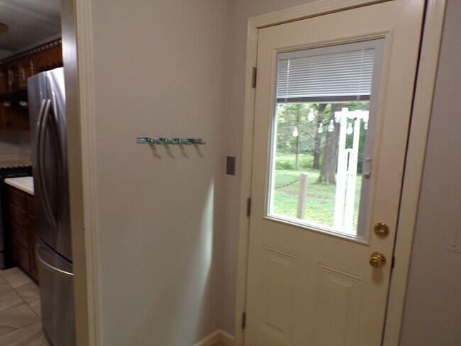 Building Photo - Unique 2 Bed 2.5 Bath Country Home!