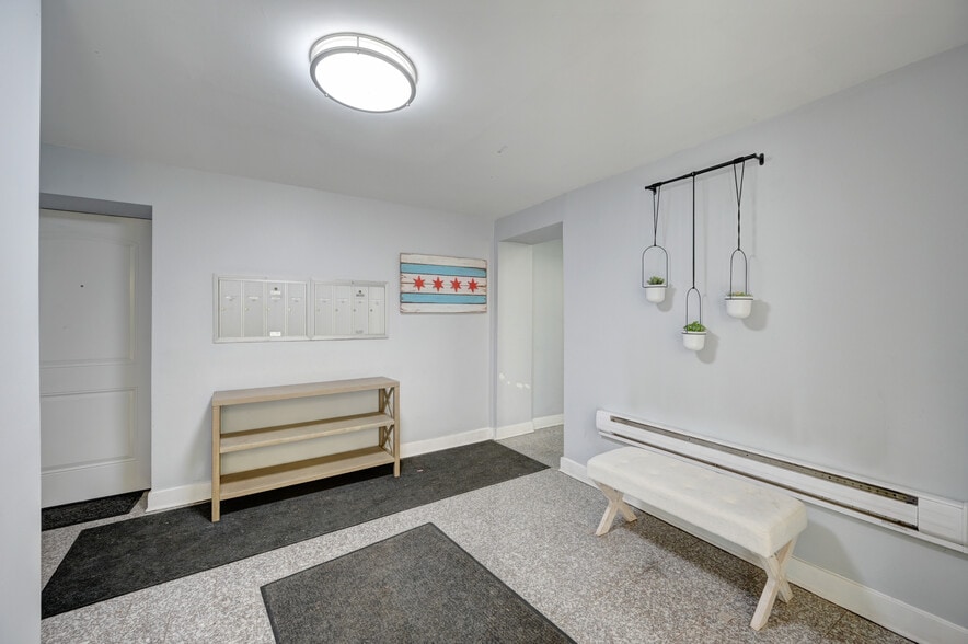 Building Photo - 1430 N Maplewood Ave