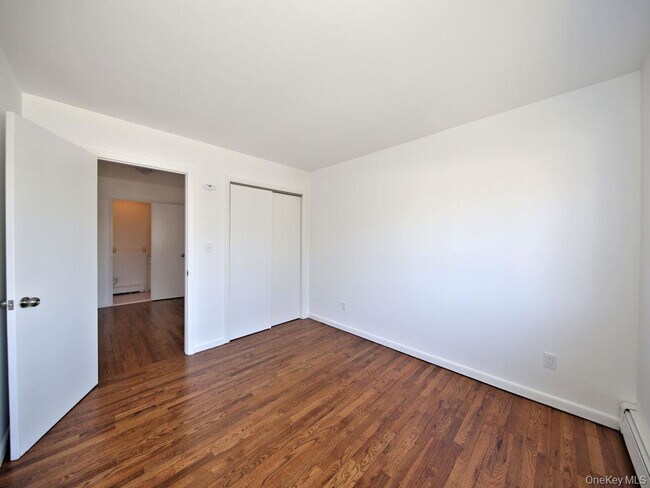 Building Photo - 83 Grandview Ave