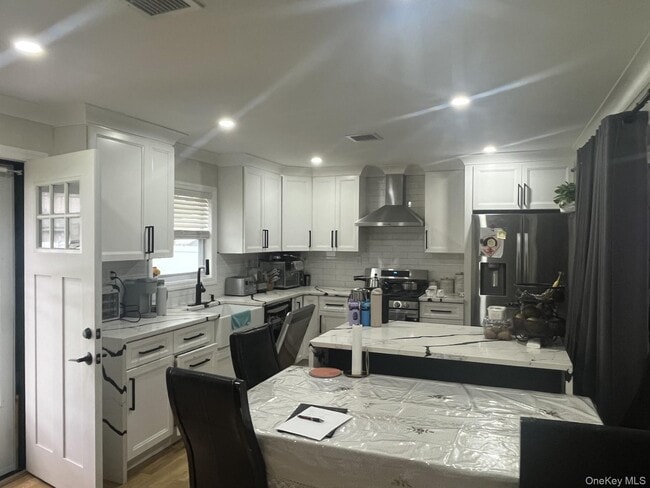 Building Photo - 83 Woodbine Dr S