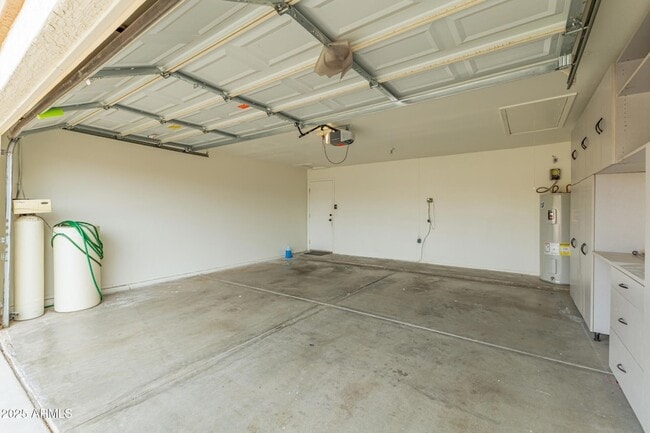 Building Photo - 15221 N 87th Dr