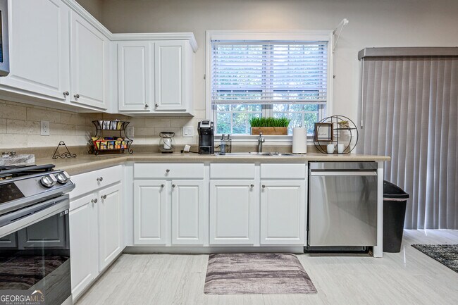 Building Photo - 206 Persimmon Tr