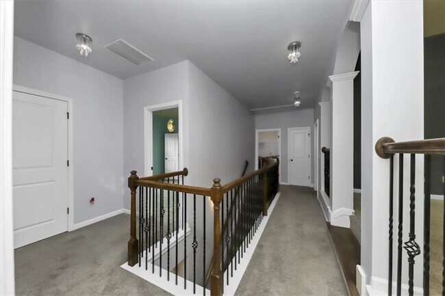 Building Photo - 6059 Cove Park Dr