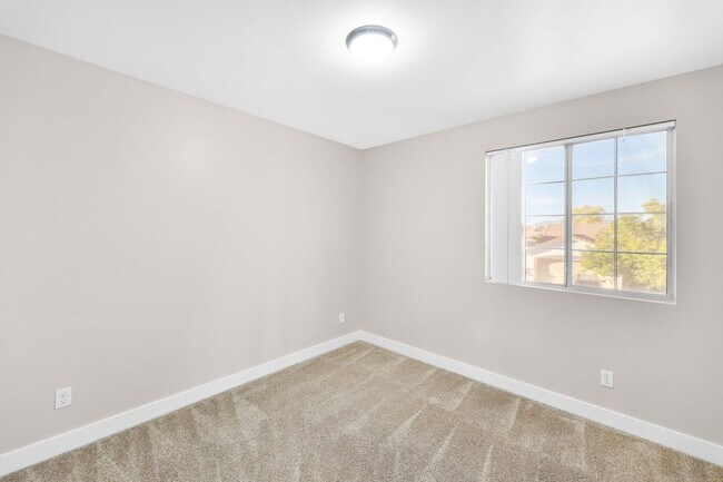 Building Photo - Stunning Remodeled Summerlin Home!