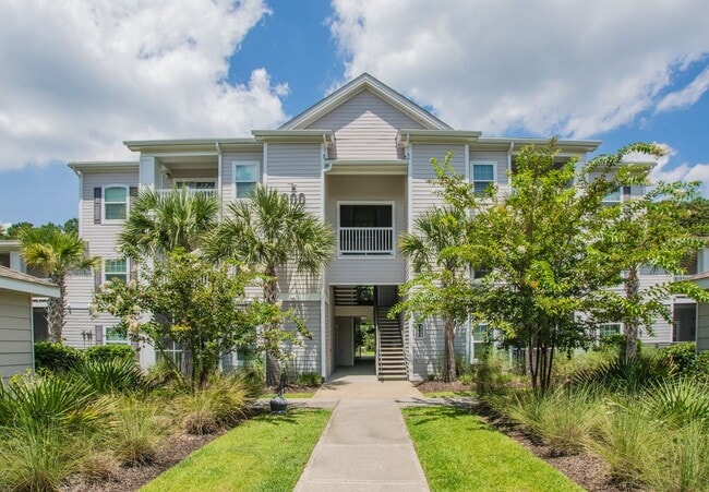 Primary Photo - Lovely 2-bedroom, 2-bath condo available f...