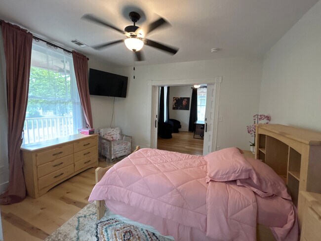 Building Photo - Room in Single Family Home on Beecher St SW