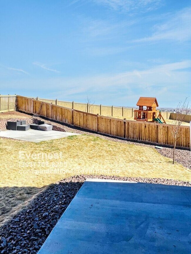 Building Photo - Spacious 4-Bedroom Home with Modern Comfor...