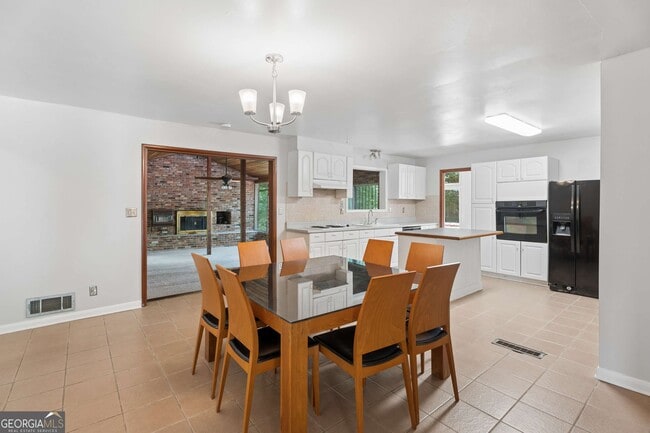 Building Photo - 3543 Cloudland Dr