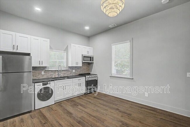 Building Photo - 638 E 37th St