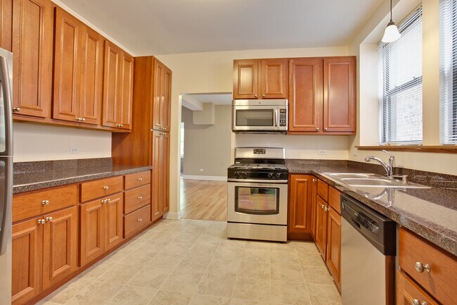 Building Photo - 5419 S Hyde Park Blvd