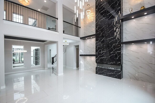 Building Photo - 10014 Oakwood Trl