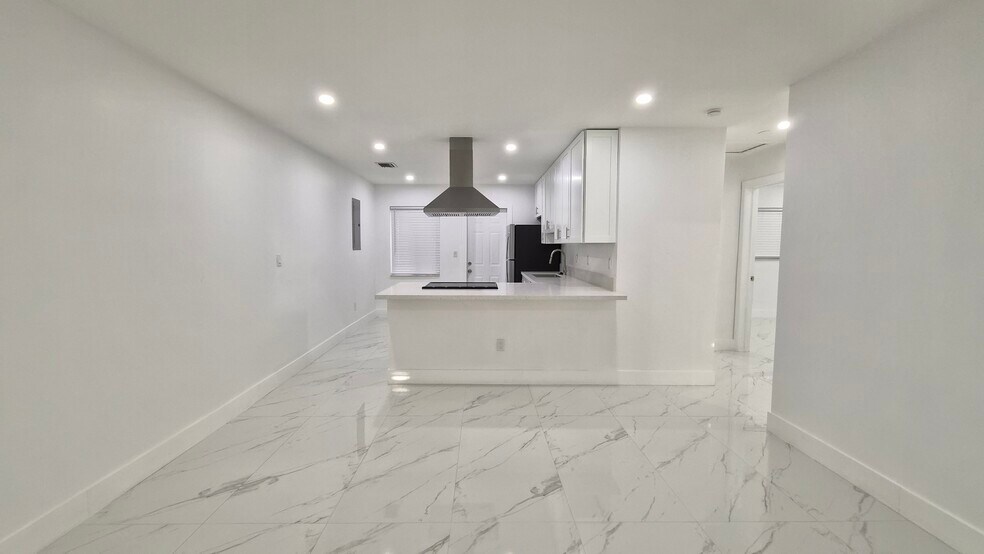 Building Photo - 1825 Scott St