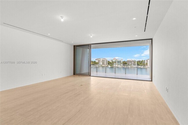 Building Photo - 5 Grove Isle Dr