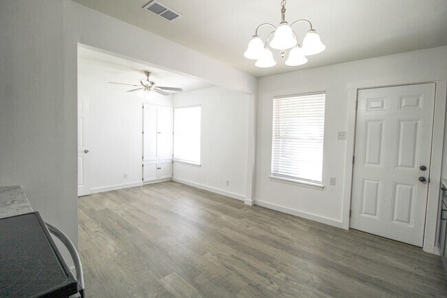 Building Photo - 2950 Lasses Blvd