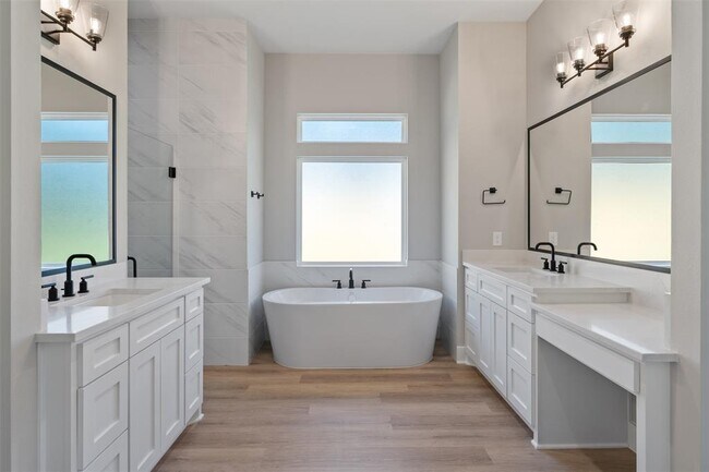 Building Photo - 15109 Paradise Ct