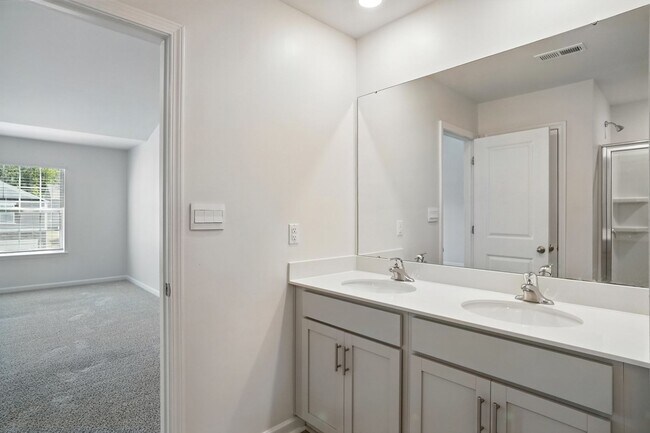 Building Photo - Stunning home, Move-in Ready!