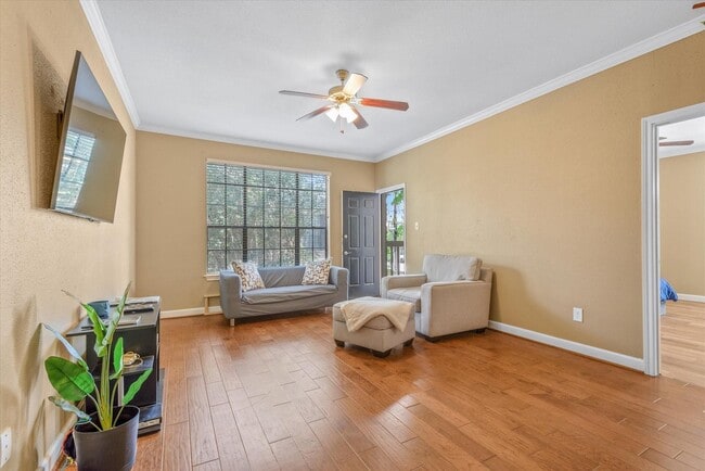 Building Photo - 2255 Braeswood Park Dr