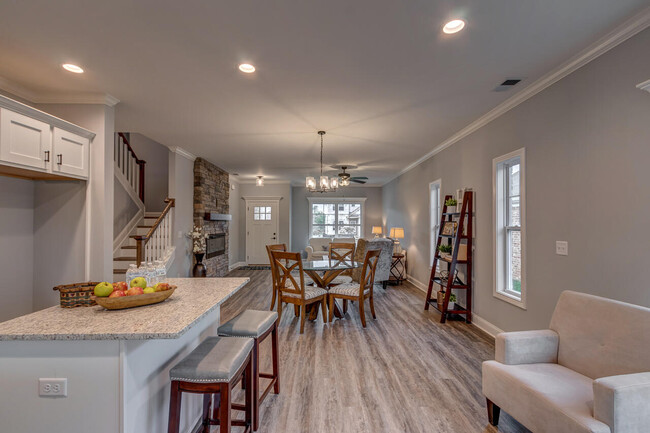 Building Photo - 124 White Pine Ct