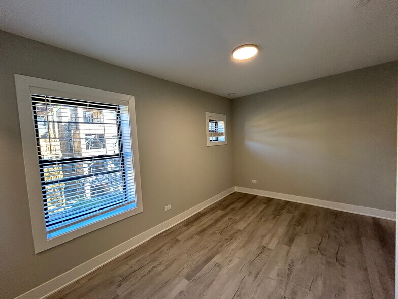 Building Photo - 1131 Oak Ave