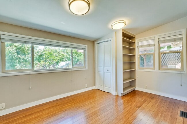 Building Photo - Single Family 3 Bed 2 Bath House in Santa ...