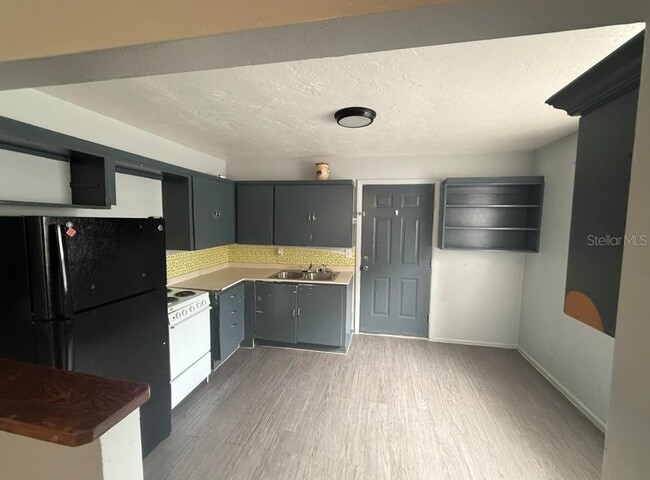 Building Photo - 129 N Pompano Ave