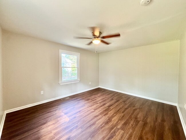 Building Photo - 1319 Laura Ave