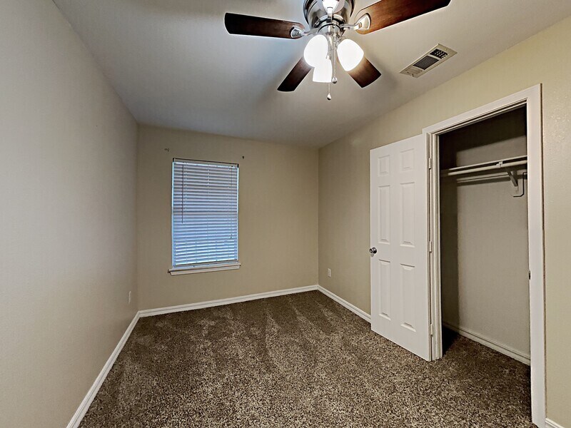 Building Photo - 3320 Stanley Ave