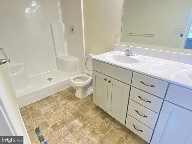 Building Photo - 20 Skip Ln