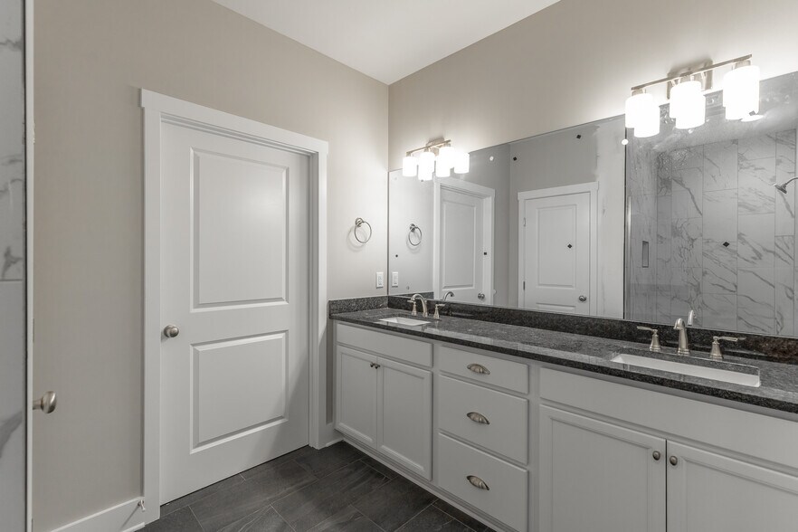 Building Photo - 4646 Heiskell Dr