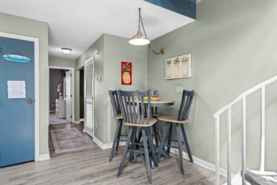 Building Photo - 1890E Auburn Ln