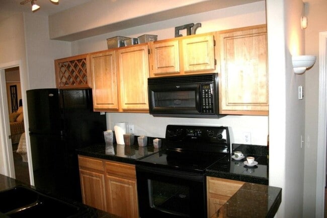 Building Photo - Premium Luxury 2 Bed 2 Bath Condo ++Pool/Spa ++Fitness