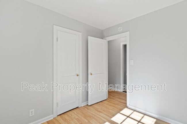 Building Photo - 115 S Holly Ave