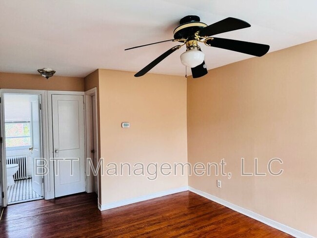 Building Photo - 8400 Greenwood Ave