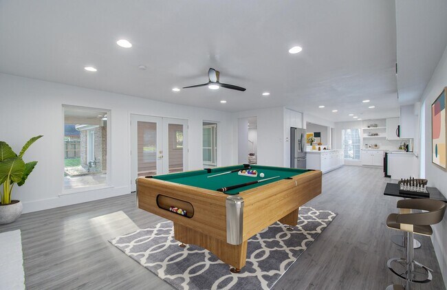 Building Photo - 556 Brandon Rd