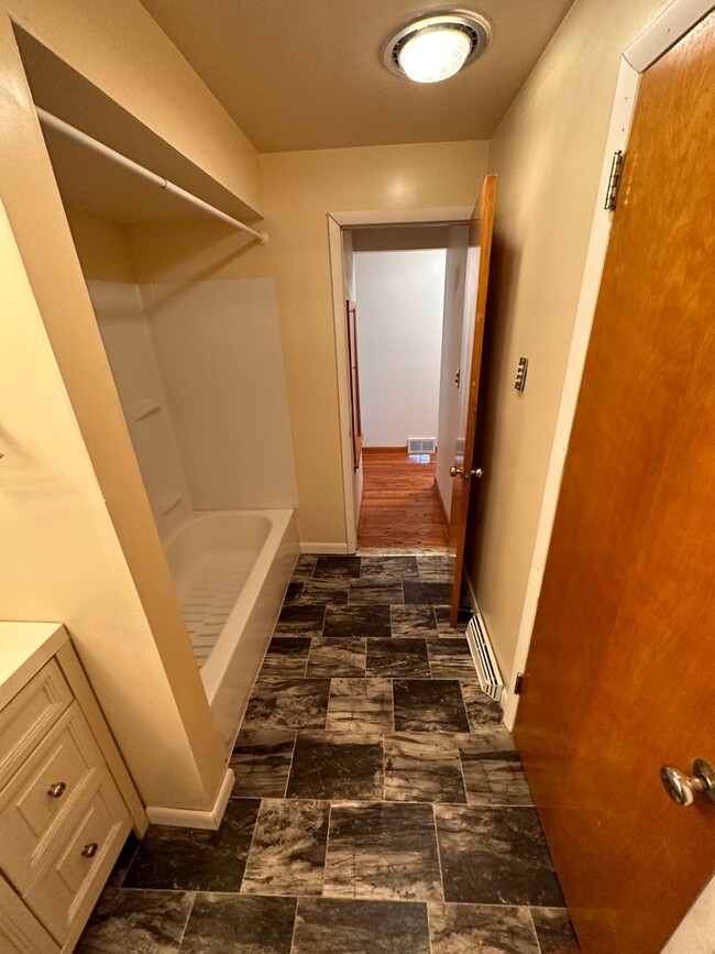 Building Photo - 3 bedroom 1.5 bath Lower Allen Township