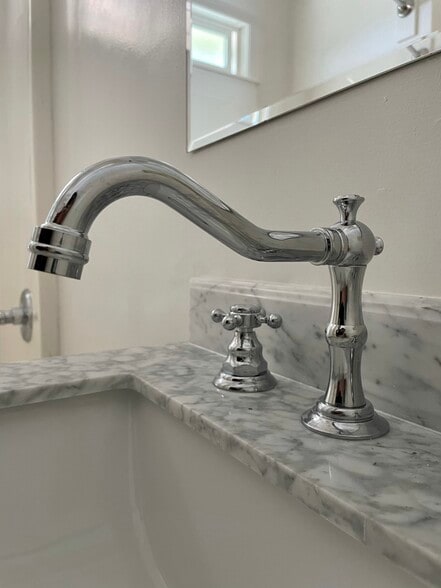 Master bathroom (upstairs) - 411 Santa Fe Ave