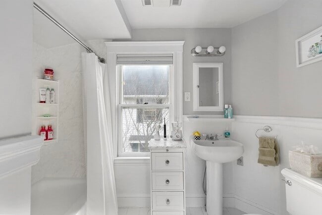 Building Photo - 69 Westminster Ave