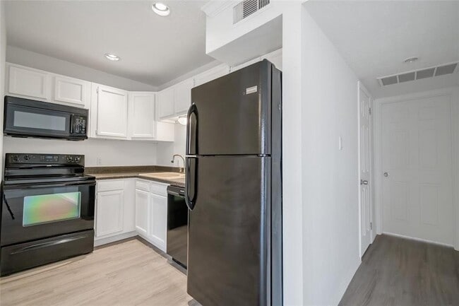 Building Photo - 3400 Timmons Ln