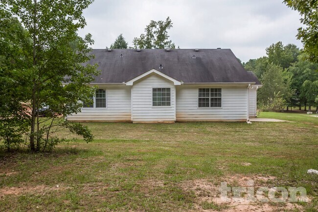 Building Photo - 100 5 Oaks Dr