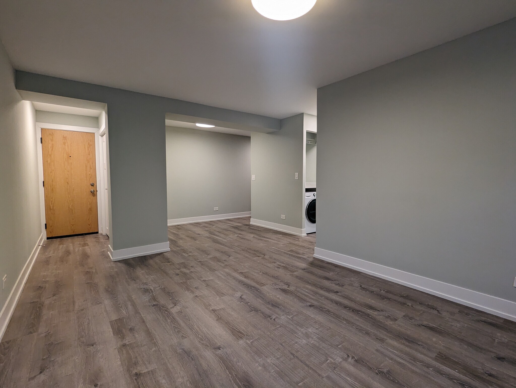 Building Photo - 456 W Barry Ave