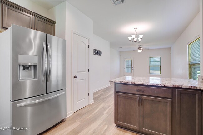 Building Photo - 524 Elwick Dr