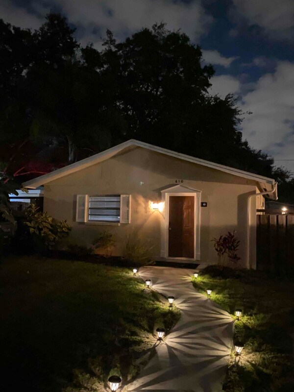 Building Photo - 610 1st Ave NE