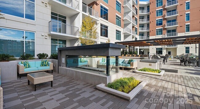 Building Photo - 4425 Sharon Rd