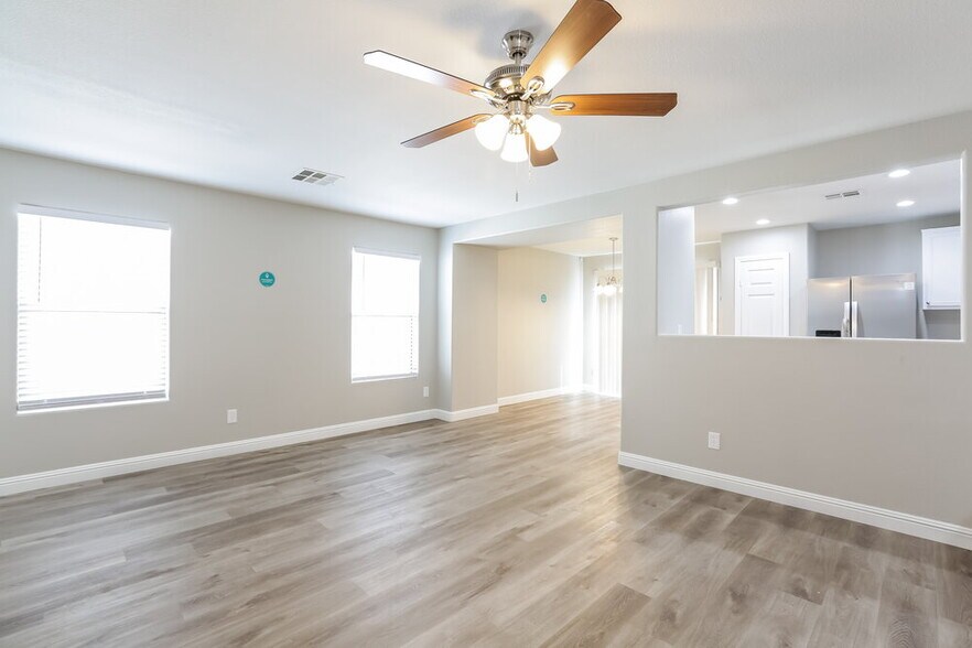 Building Photo - 11738 Magliana St