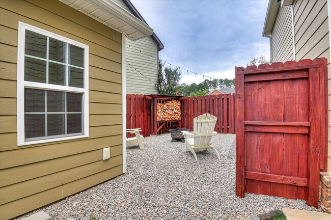 Building Photo - Home For Rent: 765 Mural Lake Ct Grovetown...